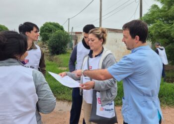 Villa Minetti: rescatan a un paciente aislado por anegamientos y refuerzan la asistencia sanitaria en toda la localidad.
