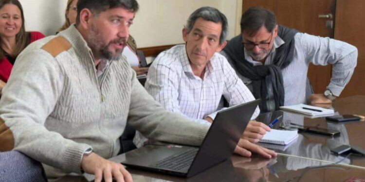 Facundo Méndez encabezó reuniones clave para reforzar el control sanitario ganadero en Santa Fe.