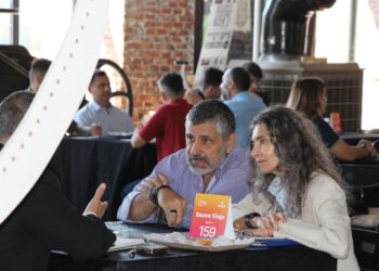 Provincia vinculará a los sectores público y privado para mejorar servicios, digitalizar procesos y elevar la competitividad.