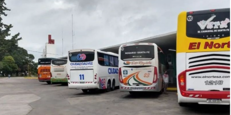Transporte interurbano: tras el pedido de las empresas por el aumento del combustible, habrá actualización del boleto.