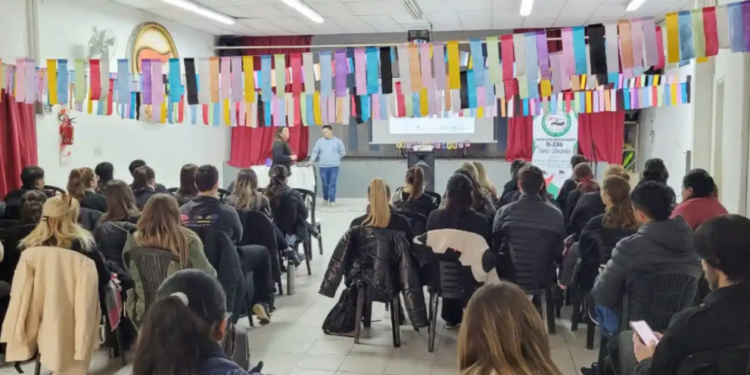 Educación: el Gobierno solicita a la comunidad educativa asumir un rol activo en la prevención contra las amenazas.