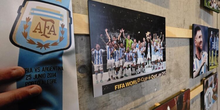 Messi, protagonista de una muestra fotográfica en el Museo del Deporte Santafecino.