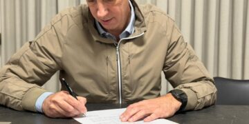 Scarpin solicitó sumar a empleados municipales al plan provincial de alivio económico.