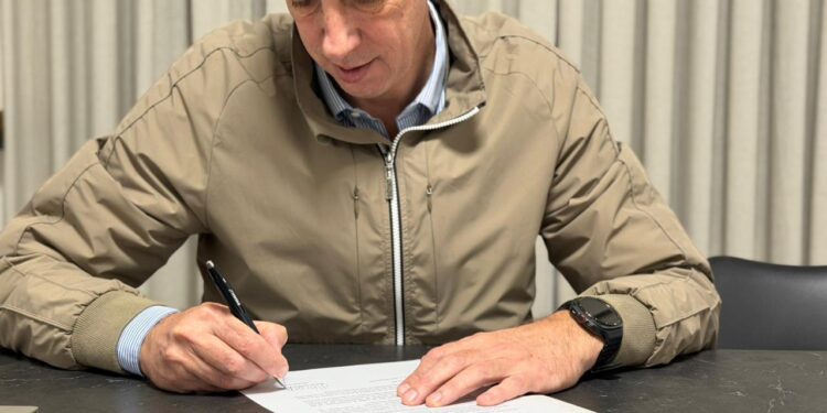Scarpin solicitó sumar a empleados municipales al plan provincial de alivio económico.