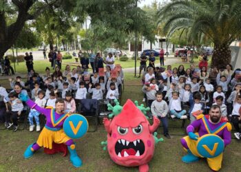 Vax Team: niños y niñas de Avellaneda se sumaron a la campaña de vacunación en el norte provincial.