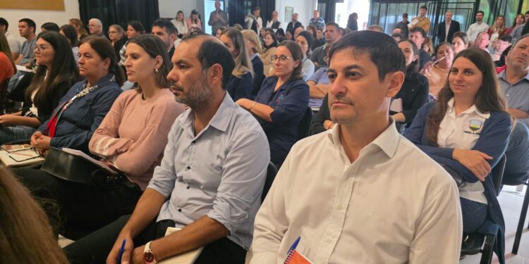 Funcionarios locales participaron en jornadas de capacitación sobre gestión pública y herramientas digitales en Malabrigo.