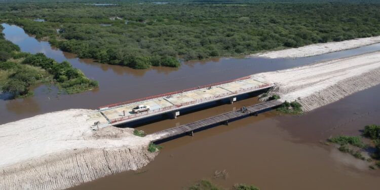 Quebracho por hormigón: el gobierno de Pullaro está cerca de terminar la construcción de 4 puentes para conectar Moussy y La Sarita.