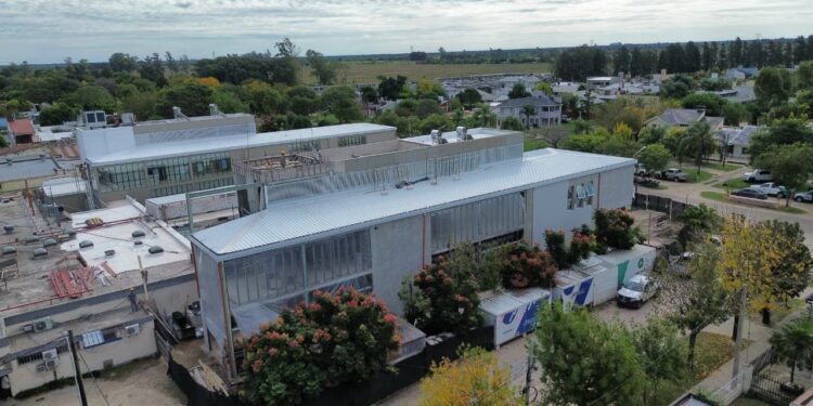 Hospital de Villa Ocampo: la gestión de Pullaro, a punto de terminar las nuevas salas de internación, quirófanos, enfermería y guardia.