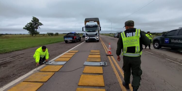 400 operativos y 11.700 camiones fiscalizados: Santa Fe intensifica el control de cargas para cuidar las rutas provinciales.