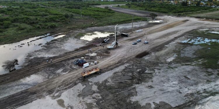 Tercera Vía Reconquista-Avellaneda: el gobierno de Pullaro comenzó el pilotaje para construir el nuevo puente sobre Arroyo El Rey.