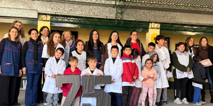 Mancini acompañó el 75° aniversario de la Escuela N°883 “Vuelta de Obligado”.