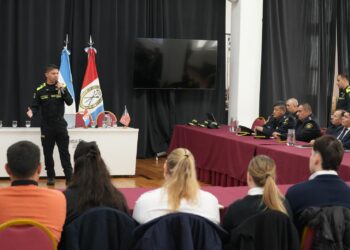 Santa Fe refuerza la profesionalización de sus fuerzas de seguridad para enfrentar el delito transnacional.