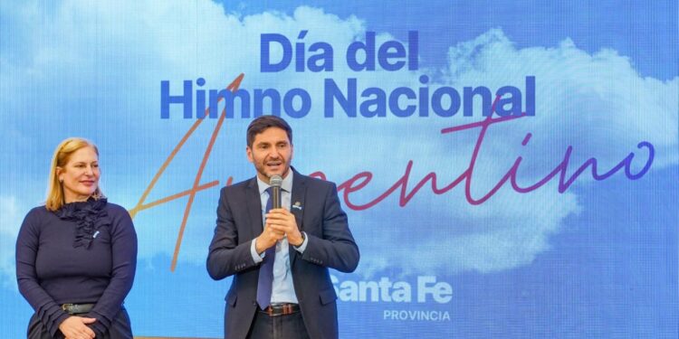 Pullaro: “Con los valores de la igualdad y la libertad, el Himno nos llama a fortalecer la vida en democracia”.