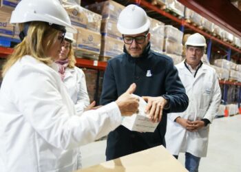 Salud: ante el retiro de Nación, el gobierno de Pullaro inició el reparto de medicamentos a centros de salud y hospitales de toda la provincia.