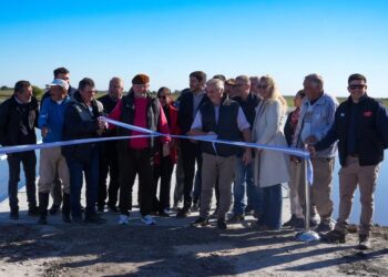 Pullaro inauguró un puente clave para la producción en el norte provincial.