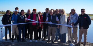 Pullaro inauguró un puente clave para la producción en el norte provincial.
