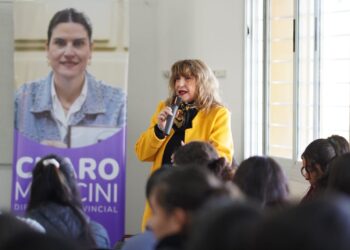 Se realizó con éxito una charla de oratoria para estudiantes.