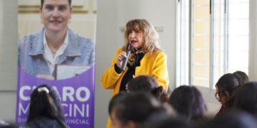 Se realizó con éxito una charla de oratoria para estudiantes.