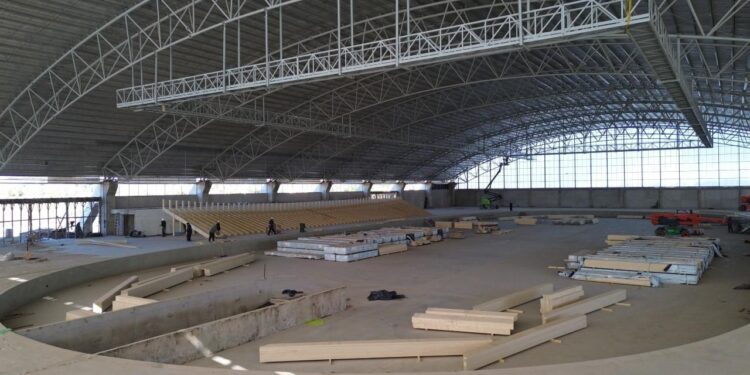 Provincia comenzó el montaje de la pista de madera del nuevo velódromo de Rafaela que albergará los Juegos Suramericanos.