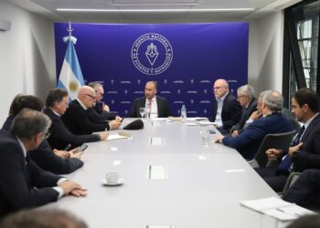 Santa Fe exige rápida adjudicación de la Hidrovía para bajar costos logísticos.