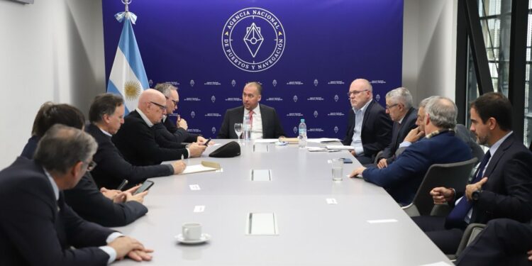 Santa Fe exige rápida adjudicación de la Hidrovía para bajar costos logísticos.