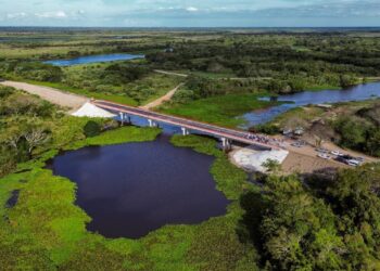 Más obras hídricas en el norte: la Provincia y Villa Ocampo firmaron un convenio para reconstruir una alcantarilla sobre Canal El Manolo.