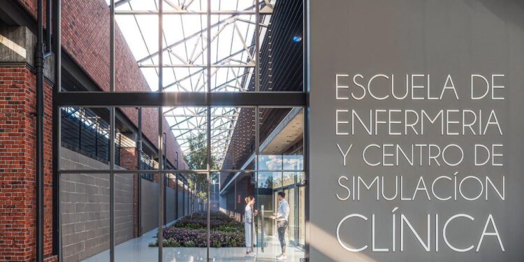 El Gobierno de Pullaro construye el nuevo edificio para la Escuela de Enfermería y el Centro de Simulación Clínica.