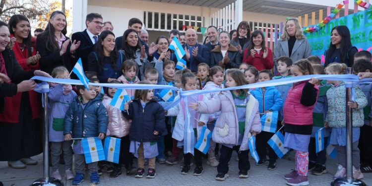 “Gracias por demostrar que la educación pública de calidad es una prioridad”.