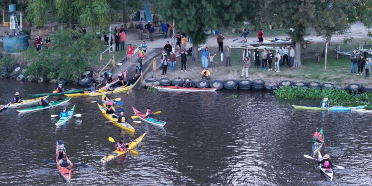Villa Ocampo recibió a los kayakistas en el cierre de la 14° edición del Canotaje Jaaukanigás.