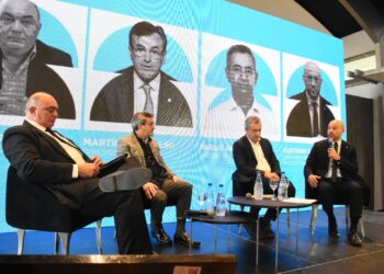 Pullaro: “Nuestro gobierno es aliado de la industria y siempre va a defenderla porque genera empleo”.