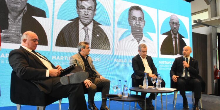 Pullaro: “Nuestro gobierno es aliado de la industria y siempre va a defenderla porque genera empleo”.