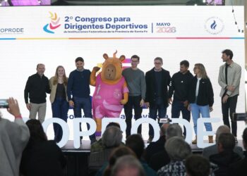 Pullaro convocó a los clubes a ser protagonistas del cambio social y destacó la inversión histórica en deporte en Santa Fe.