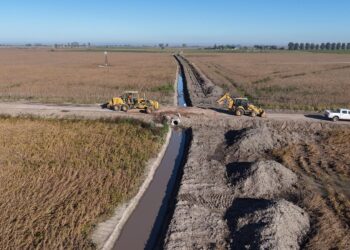 Un 2026 de intensas lluvias: la gestión de Pullaro acelera la ejecución de obras en más de 100 localidades de alto riesgo hídrico.