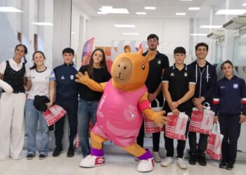 Provincia entregó becas de apoyo económico a deportistas santafesinos que competirán en los Juegos Suramericanos 2026.