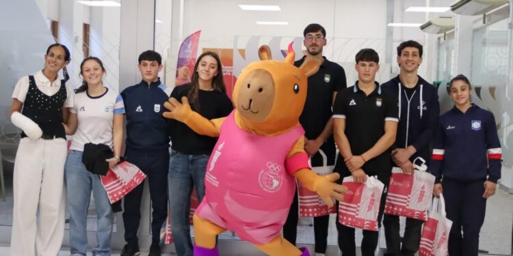 Provincia entregó becas de apoyo económico a deportistas santafesinos que competirán en los Juegos Suramericanos 2026.