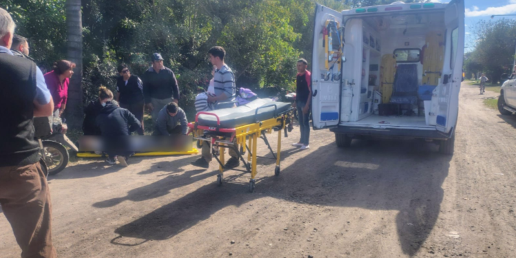 Villa Ana: dos motociclistas trasladados al SAMCo tras un accidente de tránsito.