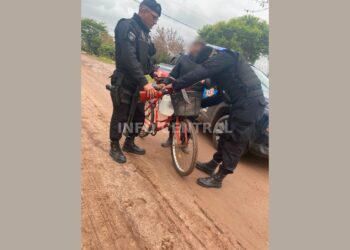 Las Toscas: aprehenden a un hombre que transportaba un arma modificada, municiones y armas blancas.