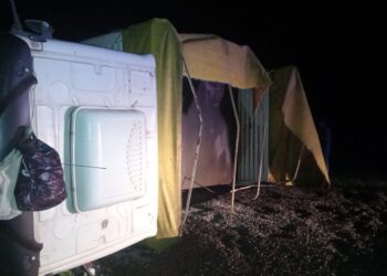 Arroyo Ceibal: vuelco de carga de un camión provocó la interrupción temporal del tránsito en Ruta Nacional 11.