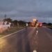 Villa Ocampo: Camión de Soda Cachito despistó en Ruta Nacional 11 y debió ser retirado con corte total del tránsito.