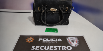 Demoraron a dos hombres en Villa Ocampo tras sospechas sobre el origen de una cartera.