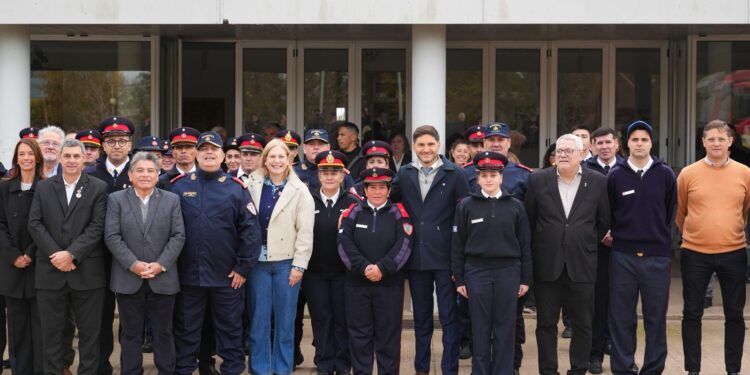 Pullaro en el Día del Bombero Voluntario: “Sentimos orgullo por ustedes y por eso invertimos para que sean los más preparados y equipados de la Argentina”.
