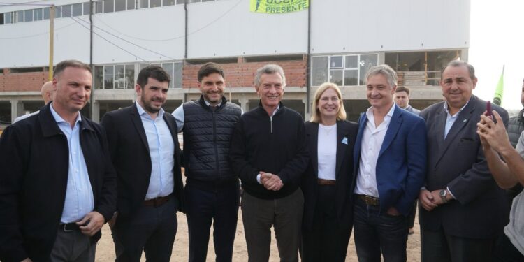 Pullaro y Macri recorrieron una de las obras emblemáticas para los Juegos Suramericanos: el Estadio Multipropósito de Santa Fe.