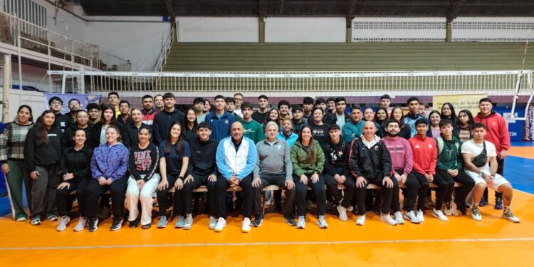 Villa Ocampo sumó a 55 nuevos entrenadores de vóley tras cuatro jornadas intensivas de capacitación.