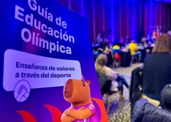 Con materiales pedagógicos, Provincia trabaja en las escuelas el Mundial de Fútbol y los Juegos Suramericanos.