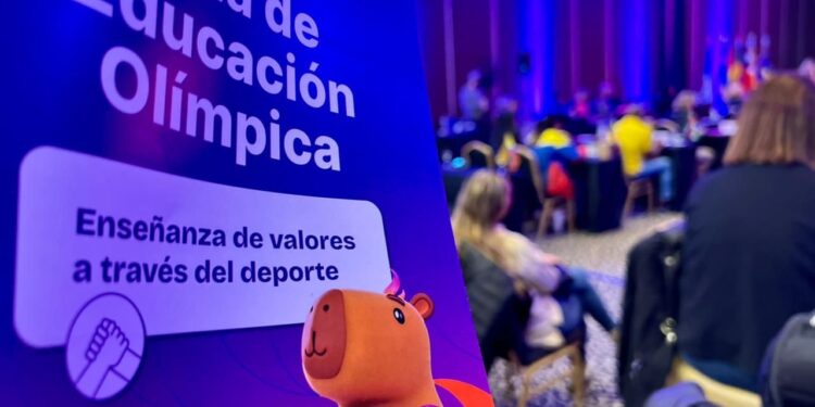 Con materiales pedagógicos, Provincia trabaja en las escuelas el Mundial de Fútbol y los Juegos Suramericanos.