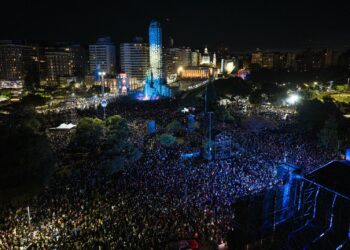 20 de Junio histórico: al pie del Monumento renovado por la Provincia, más de 350.000 personas celebraron el Día de la Bandera.