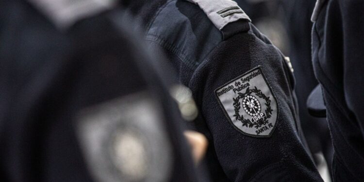 Santa Fe quiere sumar 1.400 nuevos policías y ofrece becas de hasta 500.000 pesos para la formación.
