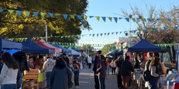 VILLA OCAMPO: SE REALIZÓ UNA NUEVA EDICIÓN DE LA FERIA OCAMPENSE CON MÚSICA Y EMPRENDEDURISMO LOCAL.