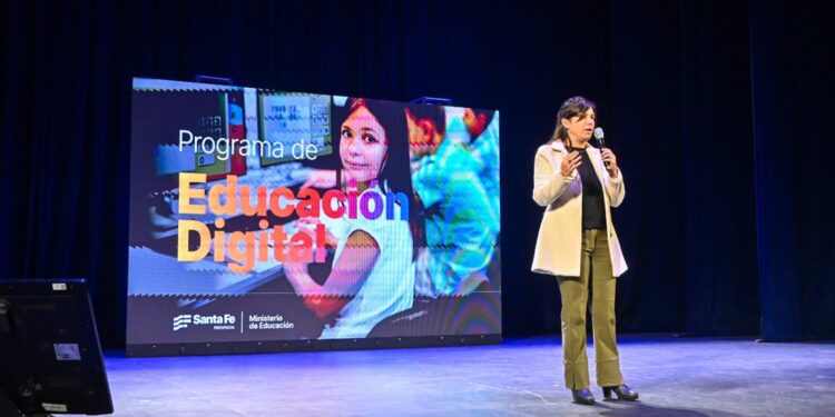 Educación Digital: Provincia capacita a más de 4 mil docentes.