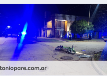 LAS TOSCAS: DOS JÓVENES RESULTARON HERIDOS TRAS UN ACCIDENTE ENTRE UNA CAMIONETA Y UNA MOTOCICLETA.